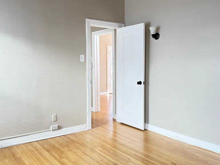 221 Loma Ave #C — Photo 15