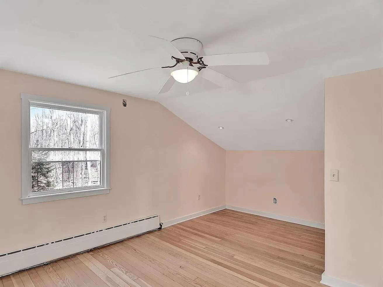 5 bed, 3350 sqft, $4,495 — Photo 3