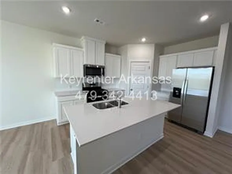 4808 Planetree St — Photo 4