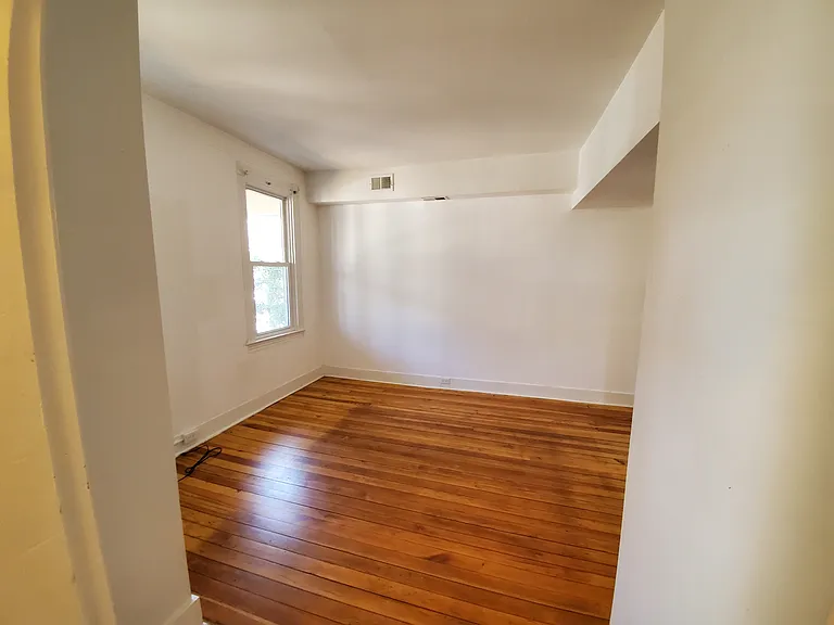 43 Madison Pl — Photo 2