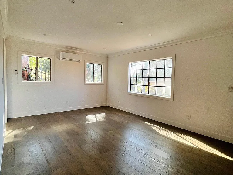 830 Laguna Ave — Photo 15