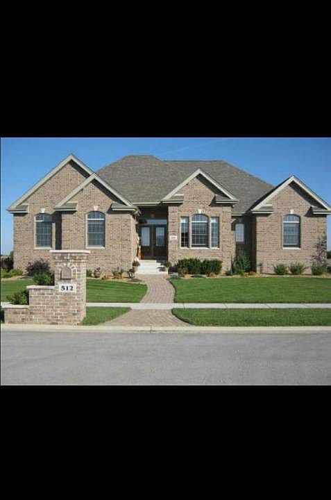 1st image of 512 Edgebrook Dr