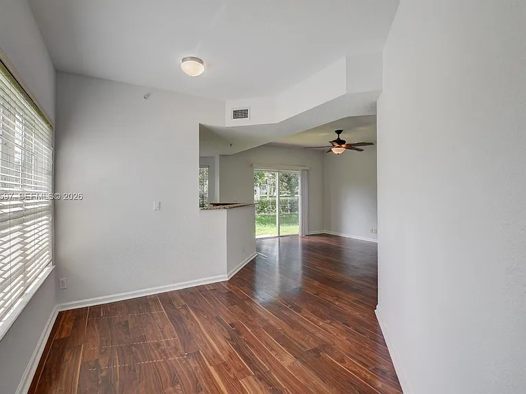 1811 NE 5th St #1501 — Photo 4