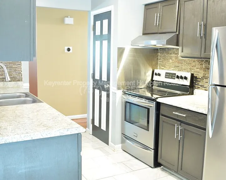 826 Maywood Cir — Photo 8