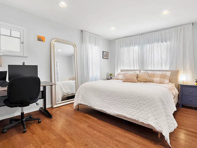 422 James St — Photo 4