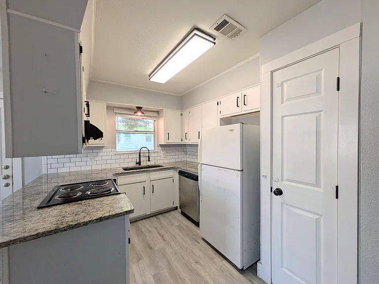 1309 W Hopkins St #A — Photo 16