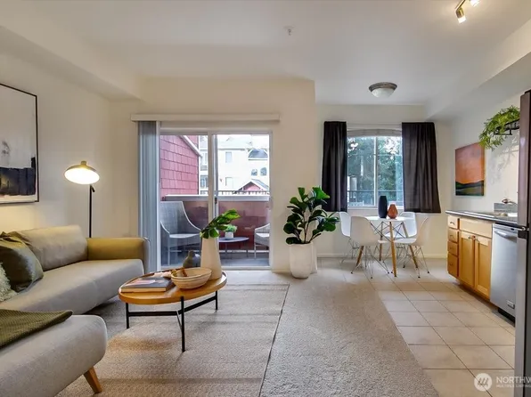 517 225th Lane NE #E102, Sammamish, WA 98074