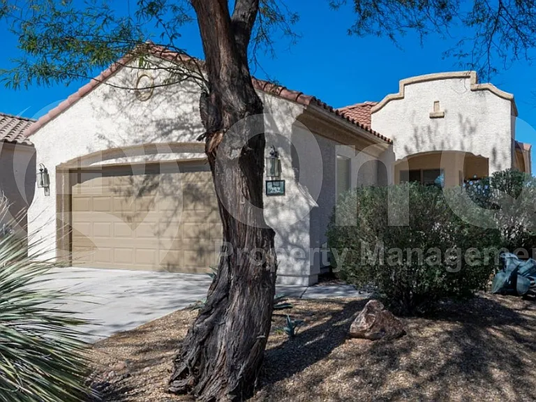 252 W Calle Media Luz — Photo 2