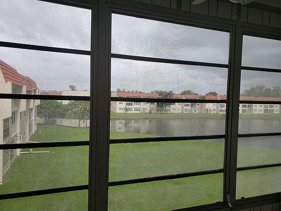 2nd image of 2750 W Sunrise Lakes Drive #307