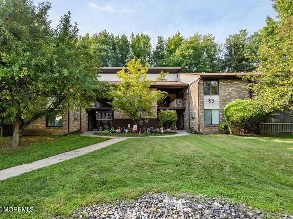 63 Overlook Way #D, Manalapan, NJ 07726