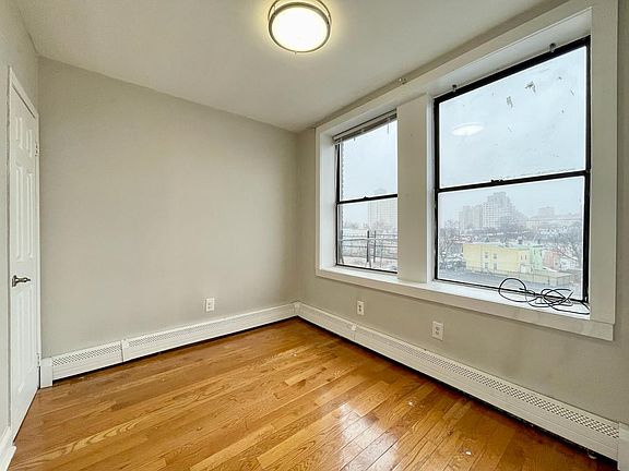 5th image of 205 Monticello Ave APT 16