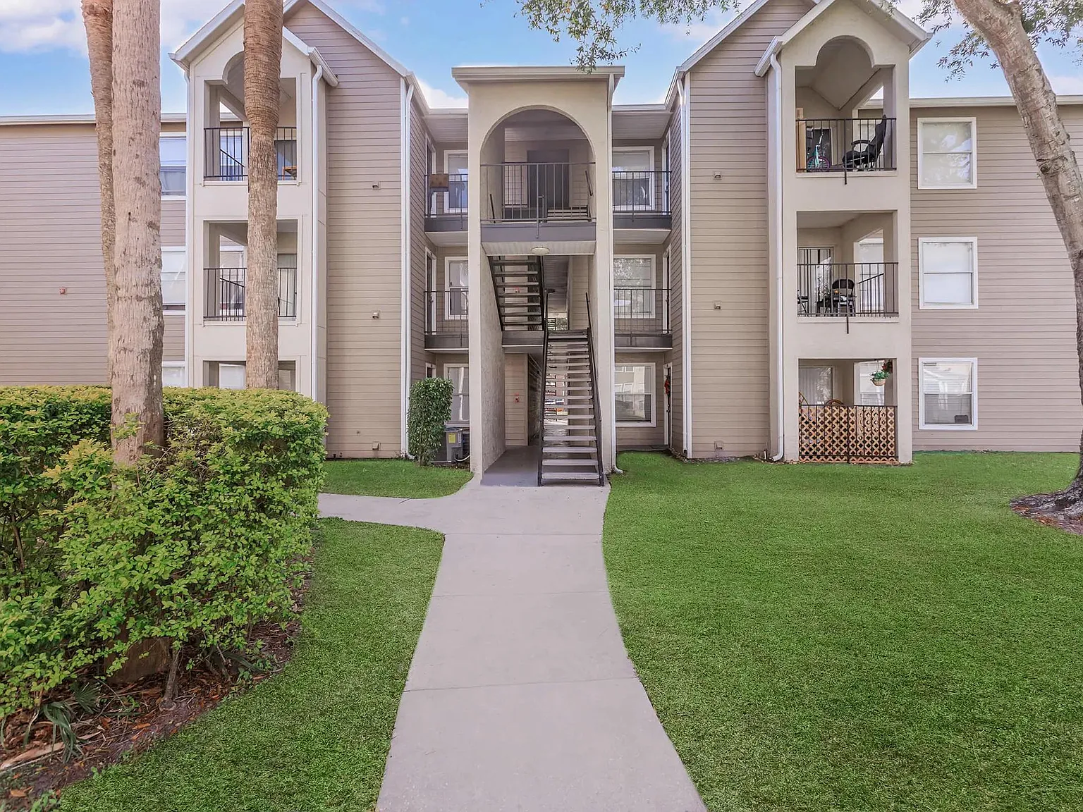 Walden Palms Apartments — Photo 3