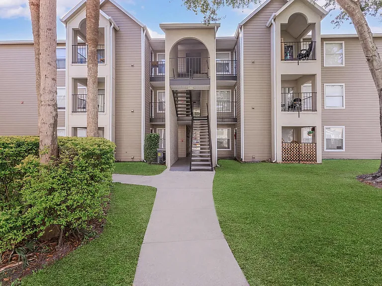 Walden Palms Apartments — Photo 3