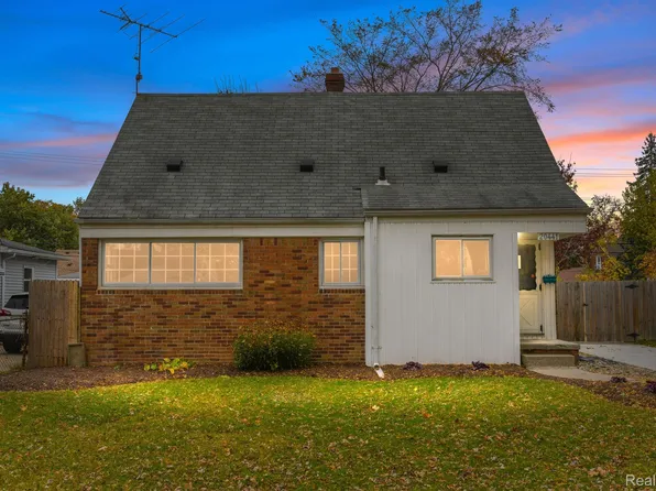 20441 Lancaster St, Harper Woods, MI 48225