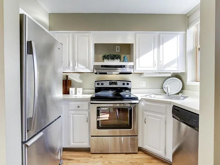 1811 Vernon St NW #201 — Photo 6