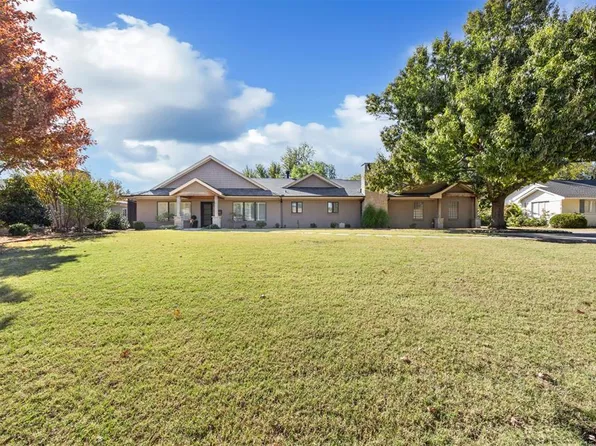 1810 Elmhurst Ave, Nichols Hills, OK 73120