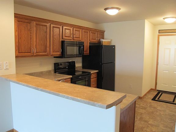 Kitchen - refrig stays