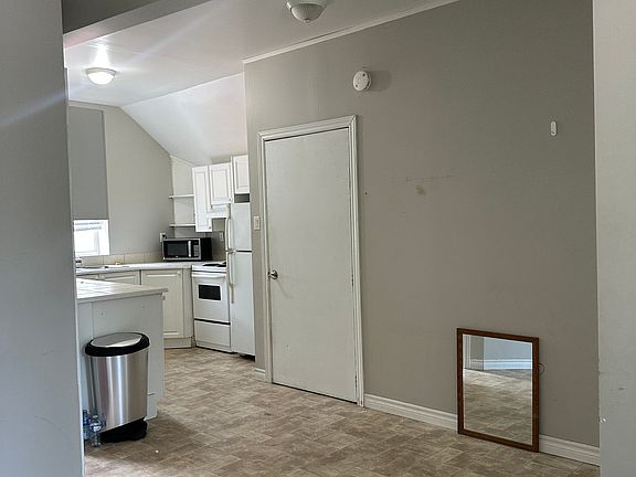 5th image of 75 Lindsay St N