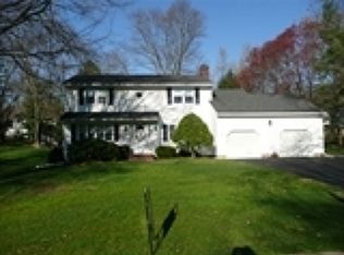 8 Lenape Rd, Flemington, NJ 08822