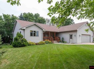 110 Loraine Dr, Lake Crystal, MN 56055