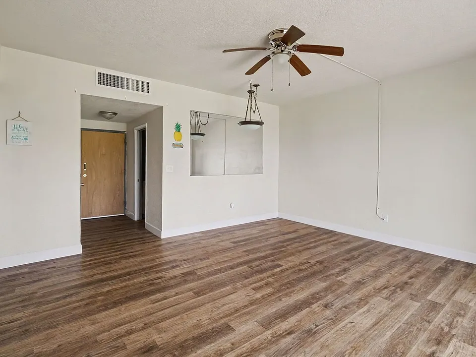 55 Sea Park Blvd #606
