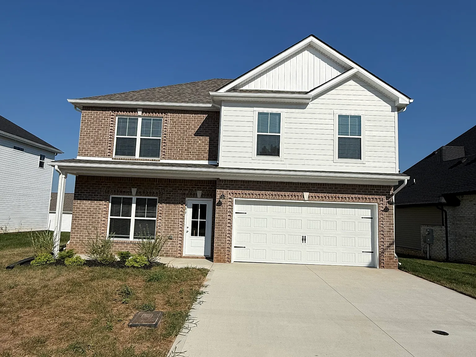 4 bed, 2.5 bath, 2000 sqft, $2,400 — Photo 1