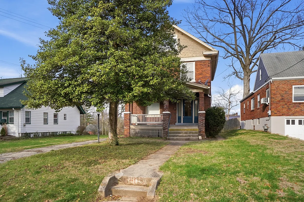 Building Photo - 5805 Woodmont Ave