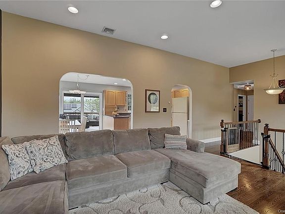 5th image of 164 Highland Ave