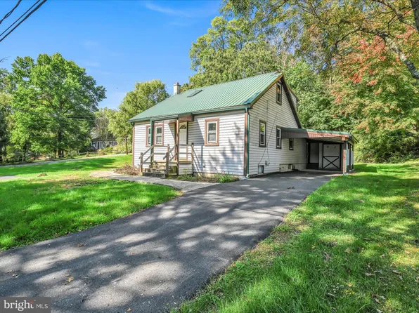 628 Sycamore Dr, Columbia, PA 17512