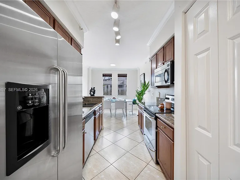 9021 SW 94th St #310 — Photo 41
