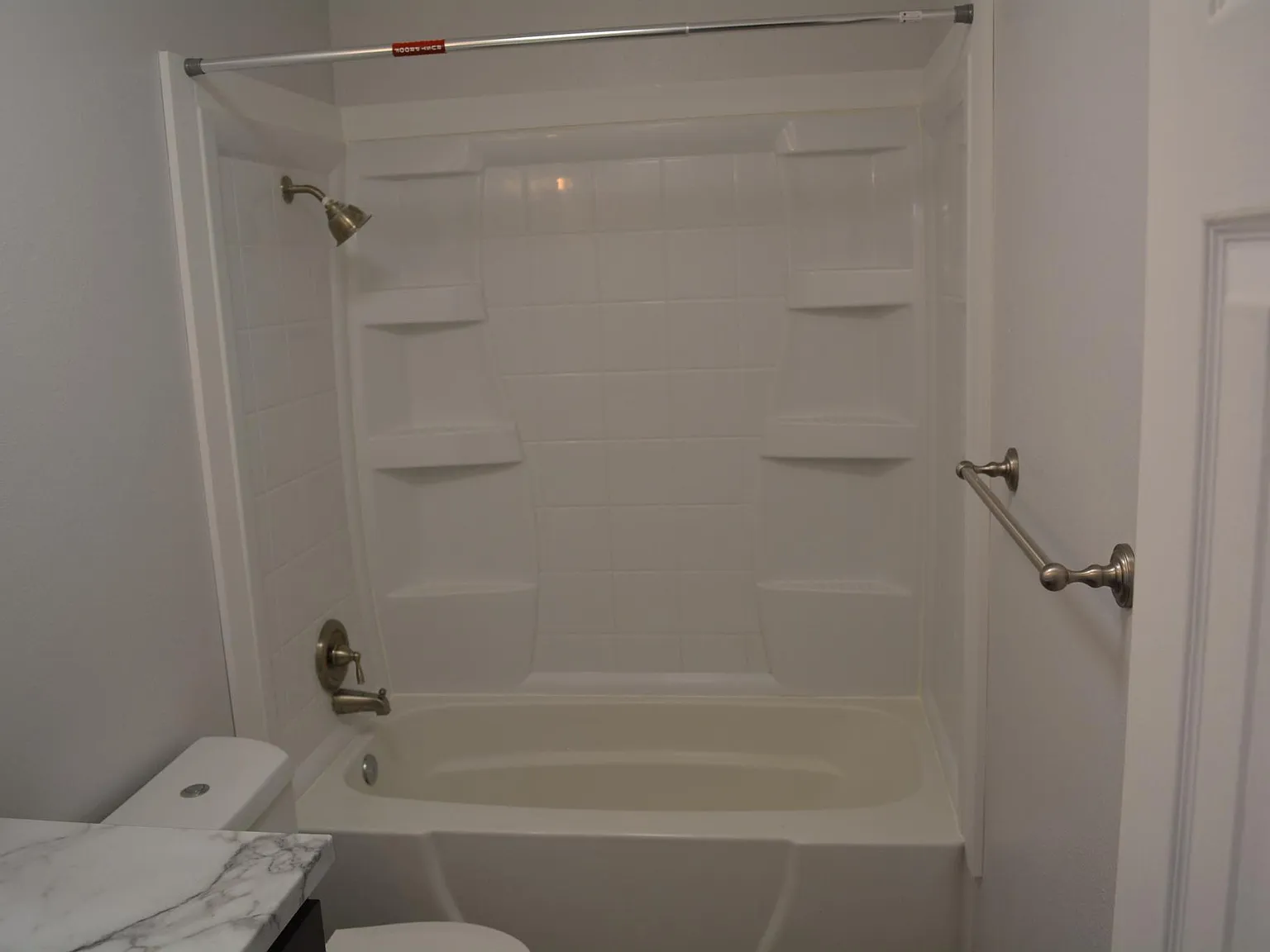 2 bed, 850 sqft, $1,700 — Photo 2