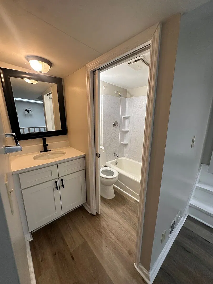 10th Street Apartments — Photo 3