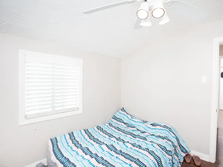 915 E Balboa Blvd — Photo 29