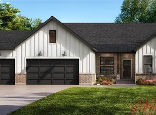 9368 Rochelle Ln, Centerville, OH 45458