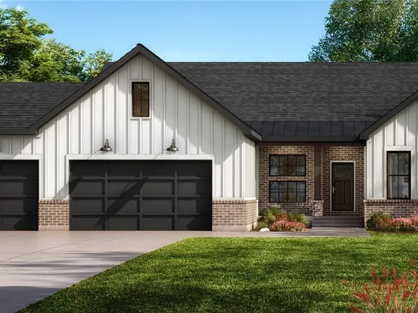9368 Rochelle Ln, Centerville, OH 45458