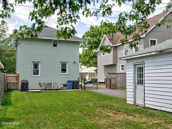 3rd image of 7 Lighthall Ave