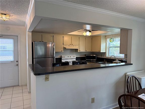 4th image of 2950 SE Ocean Blvd APT 4