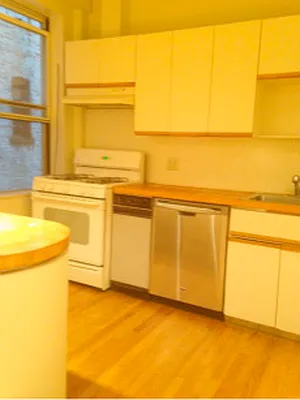 Rented by Eleni Moustakis LREB | media 6