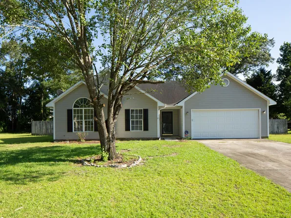 163 Independence Dr, Raeford, NC 28376