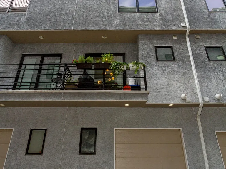 1337 N Howard St — Photo 24
