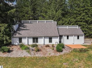 100 Greenridge Dr, Cadillac, MI 49601