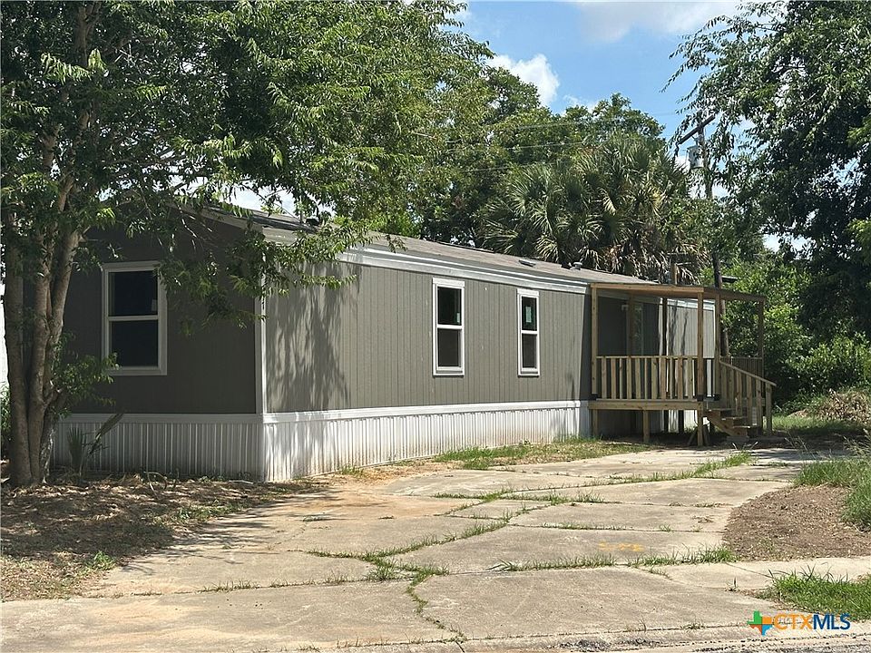 1st image of 717 Blyth Rd