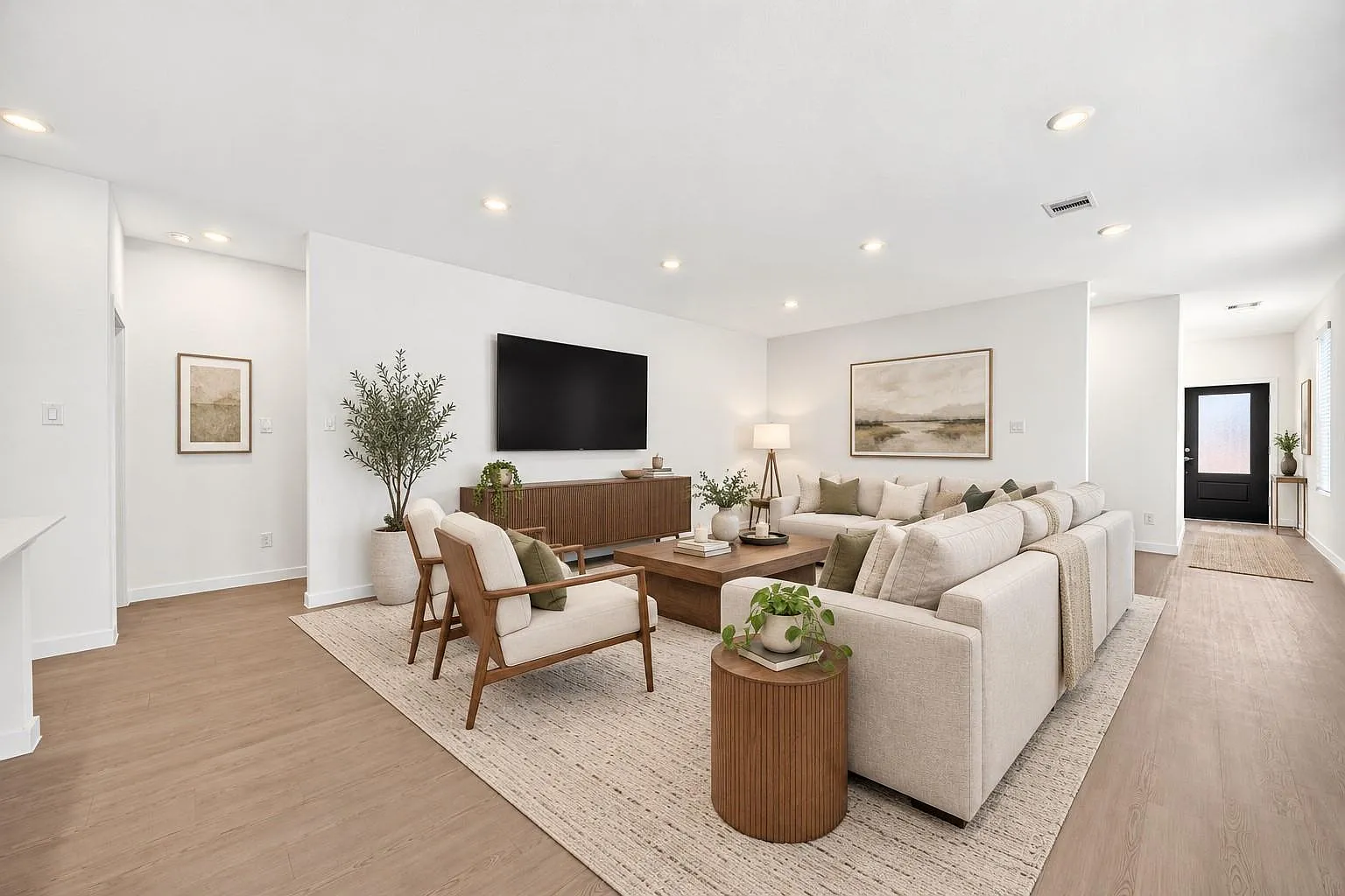 4 bed, 3.0 bath, 2000 sqft, $2,500 — Photo 4