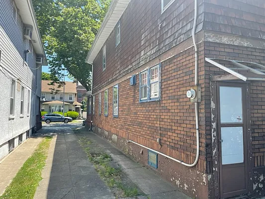 Sold by REMAX Elite | media 3