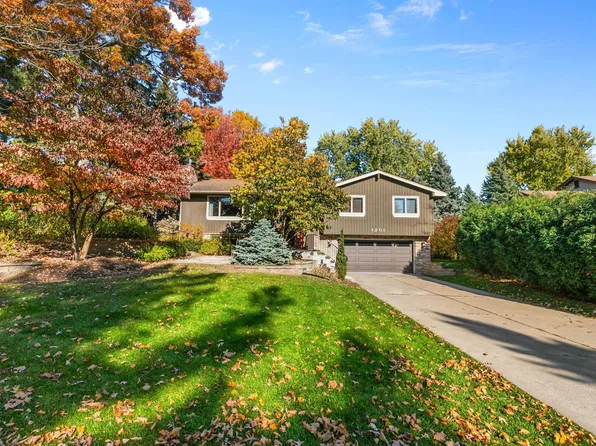 1201 Karth Lake Dr, Arden Hills, MN 55112
