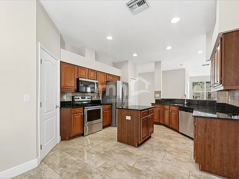 802 Lesa Glen Pl — Photo 3