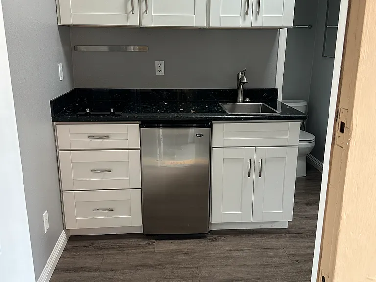 2124 Kittredge St #1 — Photo 3
