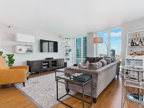 2nd image of 345 N La Salle Dr #3502