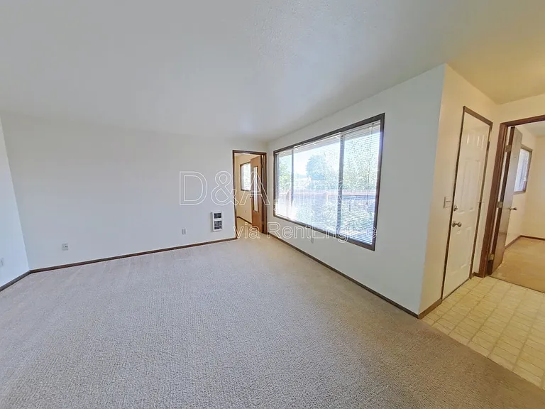 3318 NE Lancaster St #3 — Photo 2