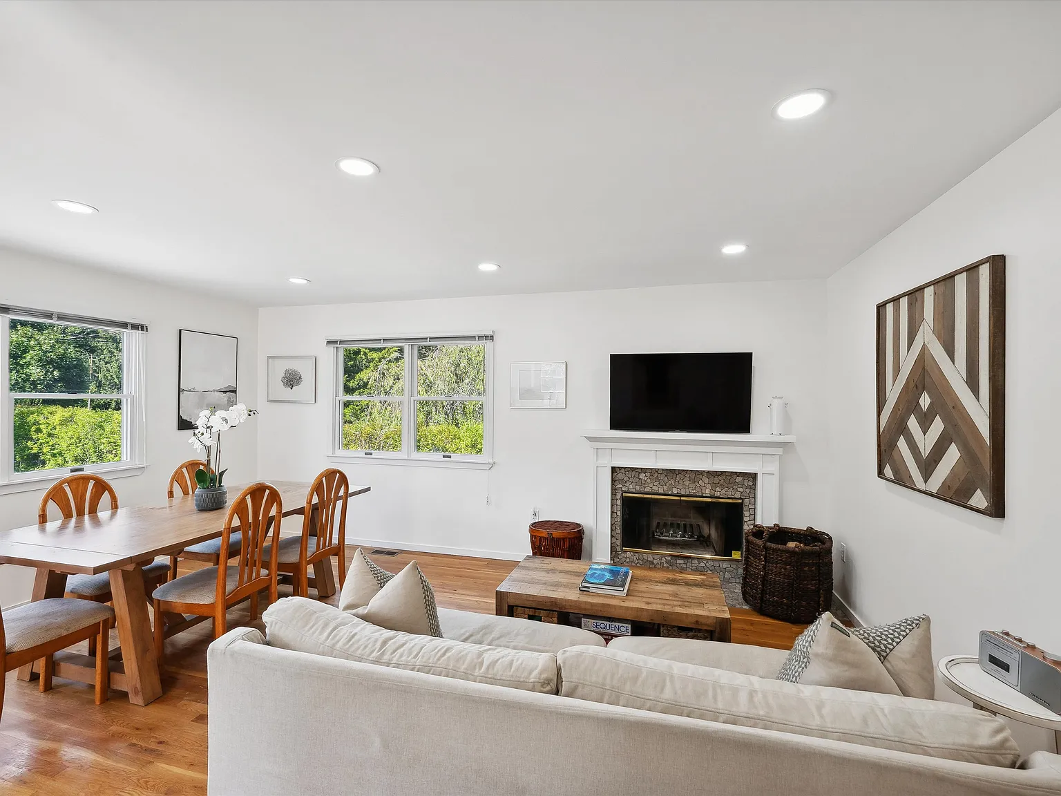 Elegant Bay Point Retreat Near Sag Harbor Village — Photo 3